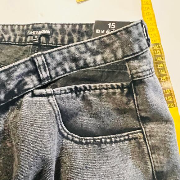 Fashion Nova Got A Secret V Front Straight Leg High Rise Jeans Size 18 NWT Gray - Picture 5 of 12